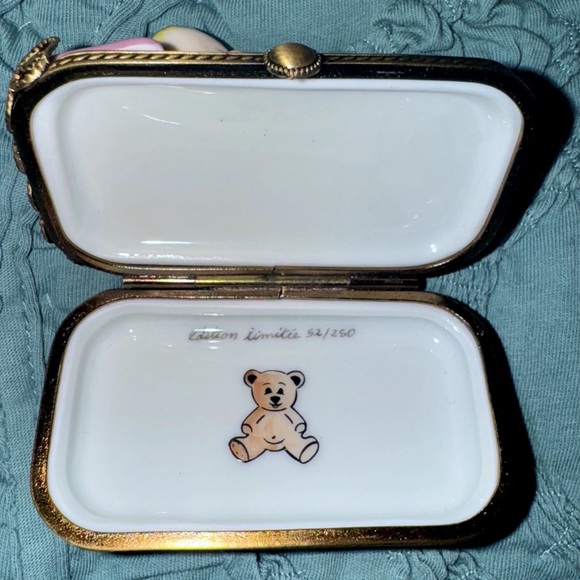 RARE Authentic Peint Main Limoges France Baby in Pink Bed Trinket Box #52/250 - Picture 4 of 13